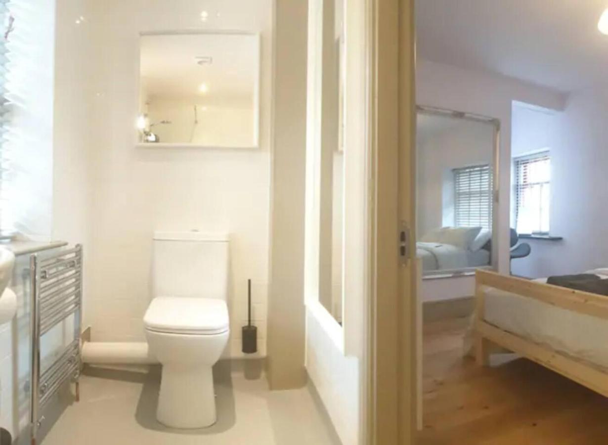 Buck - En-Suite Room In Canalside Guesthouse Бърнли Екстериор снимка