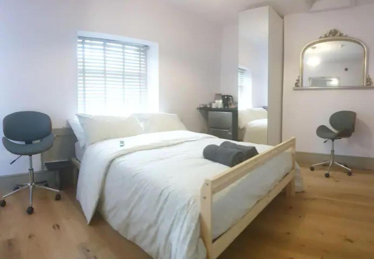 Buck - En-Suite Room In Canalside Guesthouse Бърнли Екстериор снимка